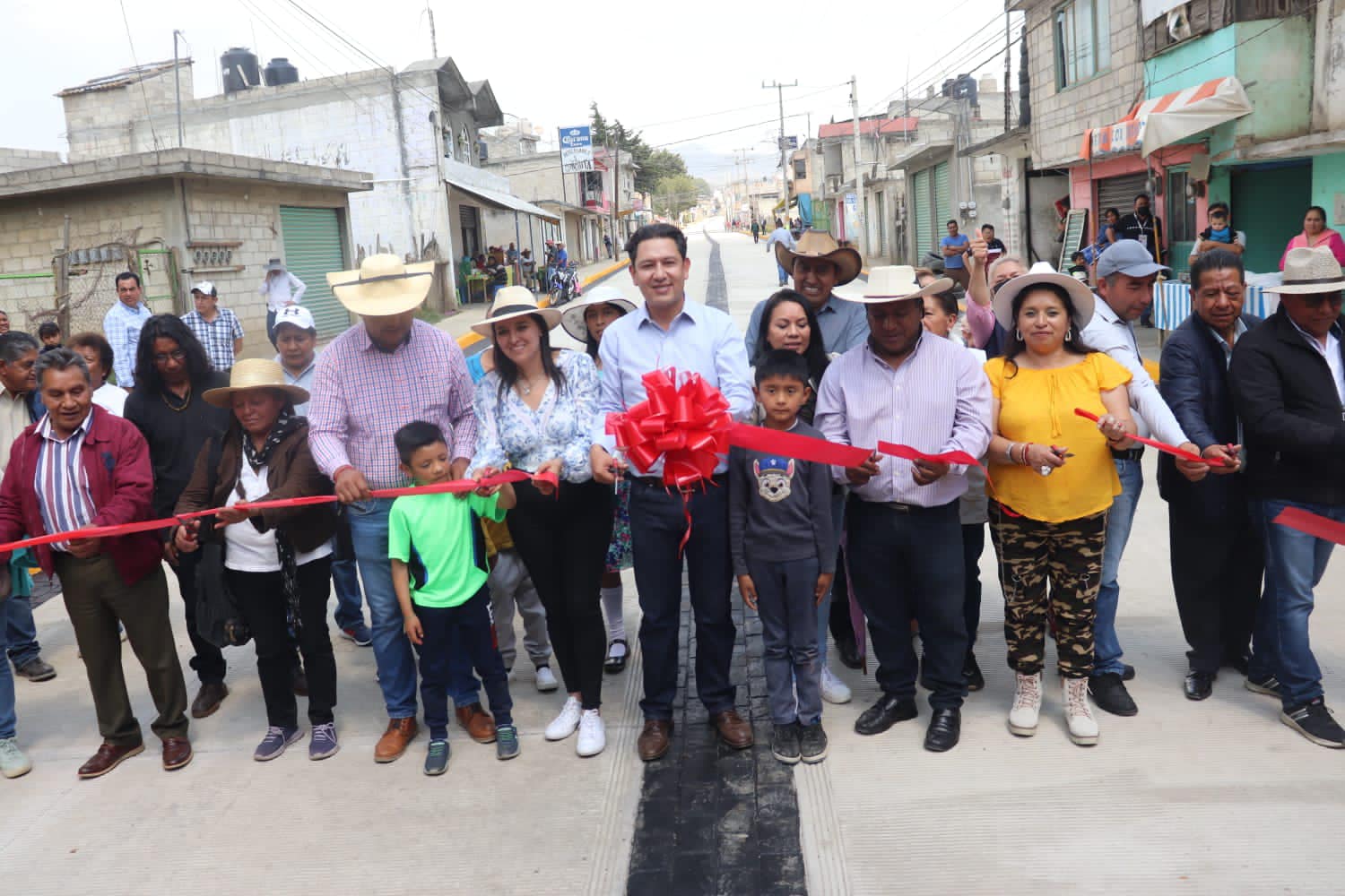 1680967338 290 NosComprometimosYCumplimos Hicimos entrega de la Calle Jesus Gonzalez Ortega de