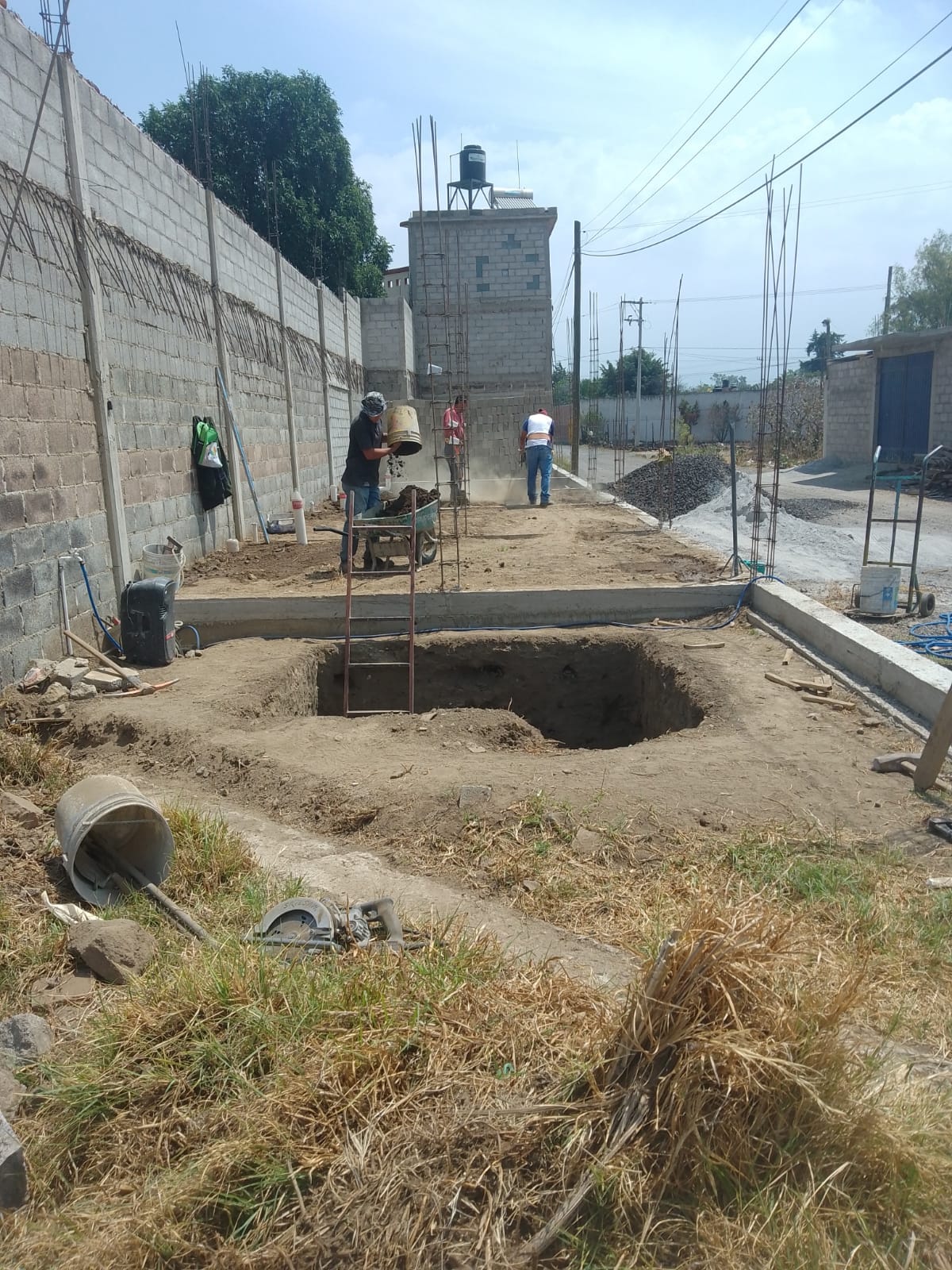 1681153875 256 Se detecta tuberia de agua potable dentro de predios en