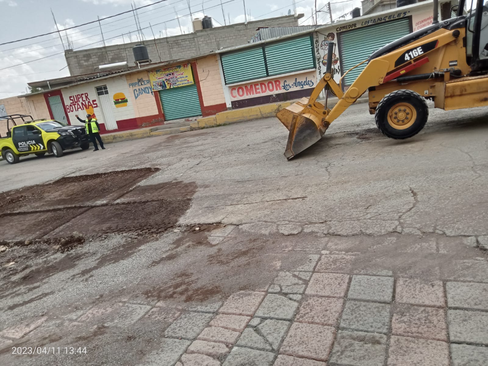 1681303828 695 Se continua llevando labores de limpieza en varias calles de