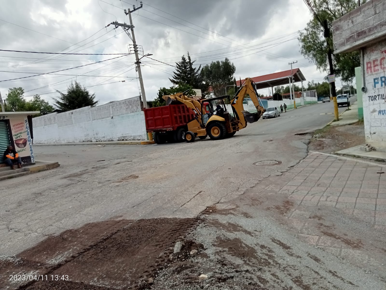 1681303833 73 Se continua llevando labores de limpieza en varias calles de