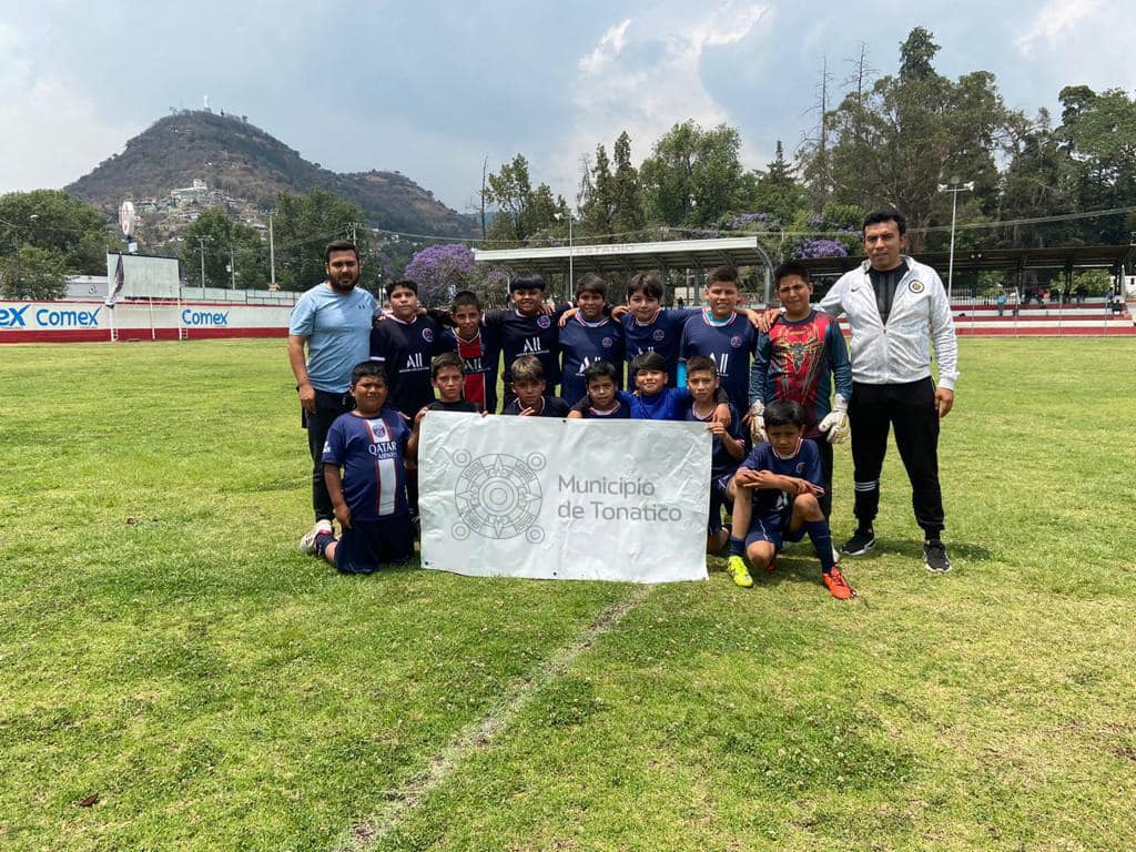 1681322034 Deporte Ninos y jovenes futbolistas Tonatiquenses acudieron al estadio