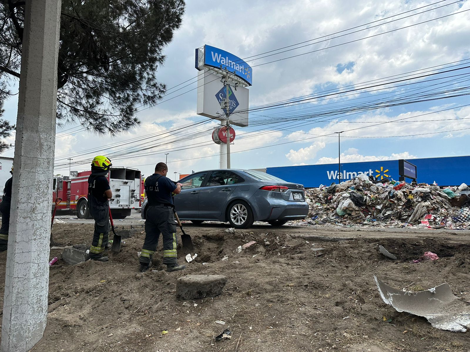 1681415423 725 AtentoAviso Tras la volcadura de un camion de basura sobre