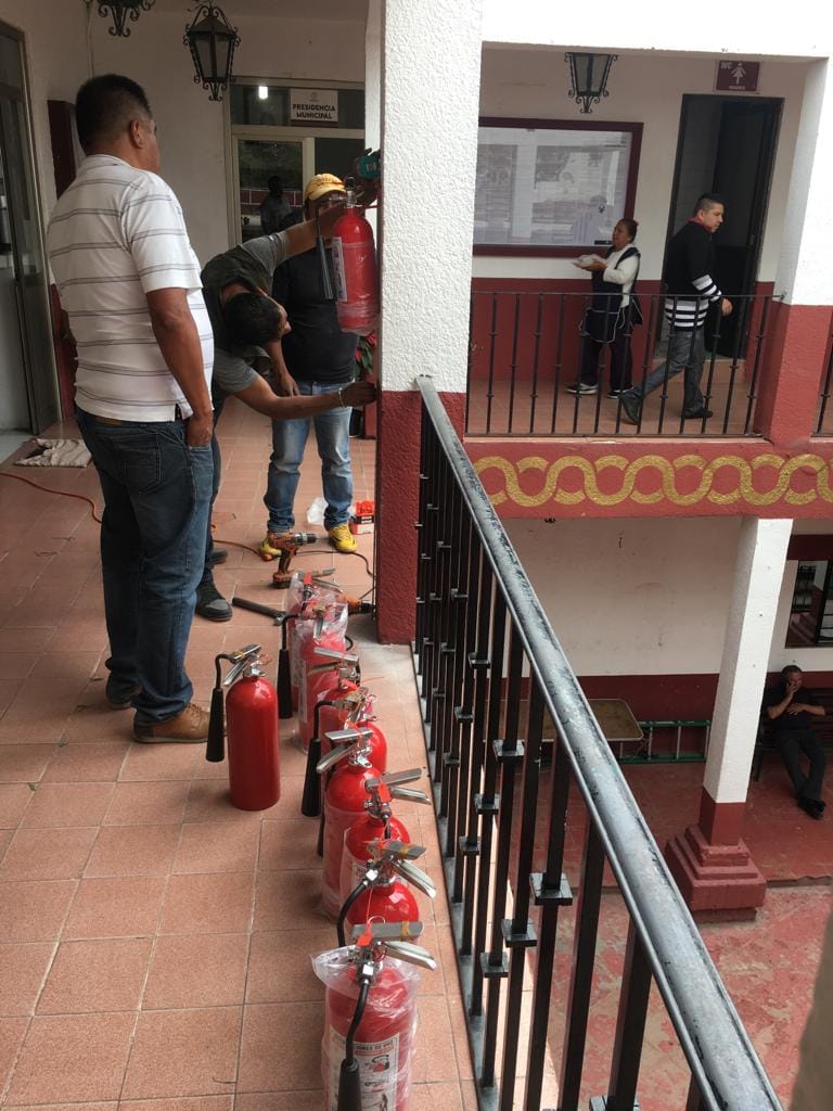 1681515506 175 PROTECCION CIVIL DE CHIMALHUACAN INSTALA EXTINTORES EN EDIFICIOS ADMINISTRATIVOS