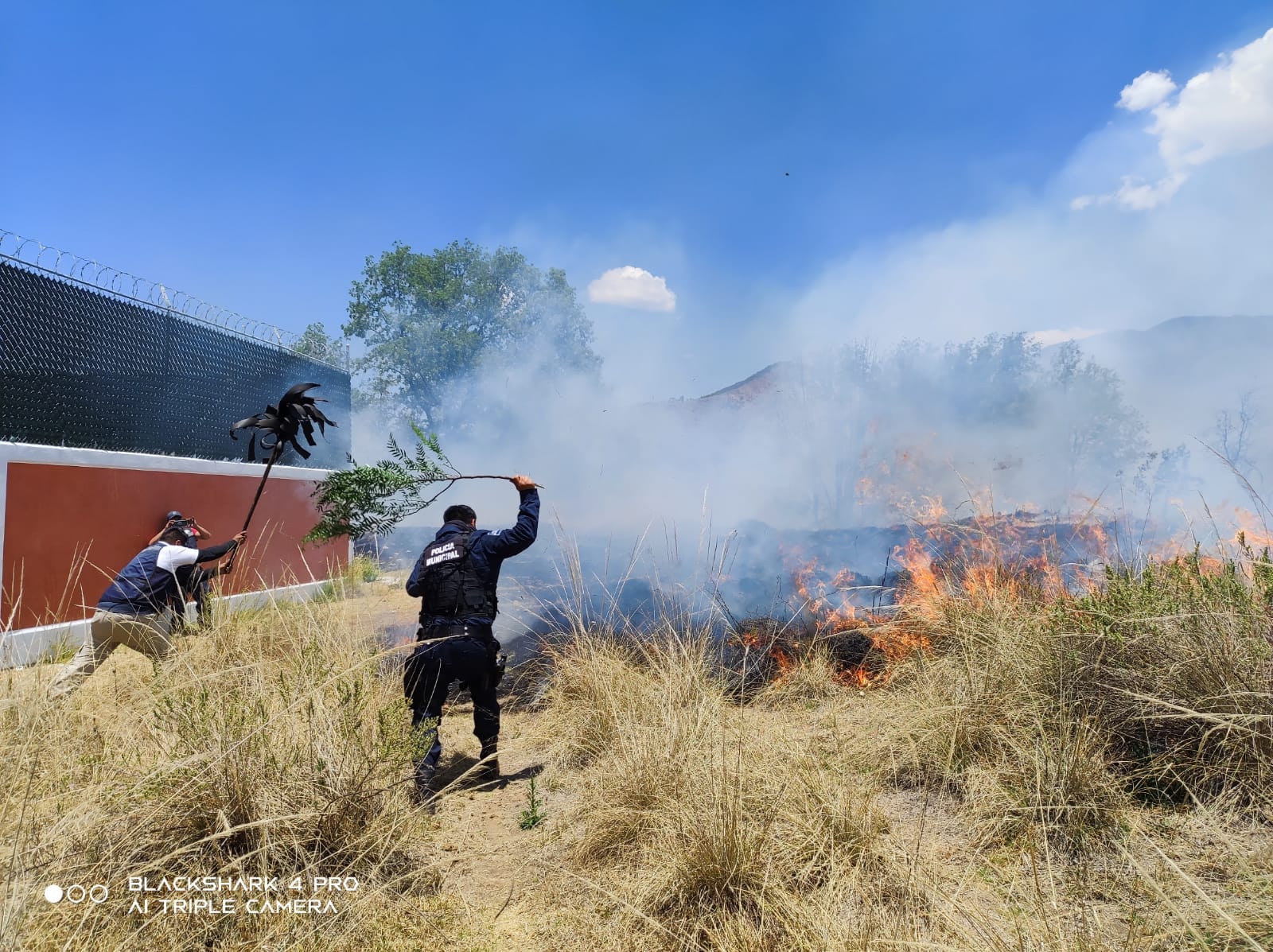 1681561224 516 Elementos de Proteccion Civil y Policia Municipal sofocan un incendio