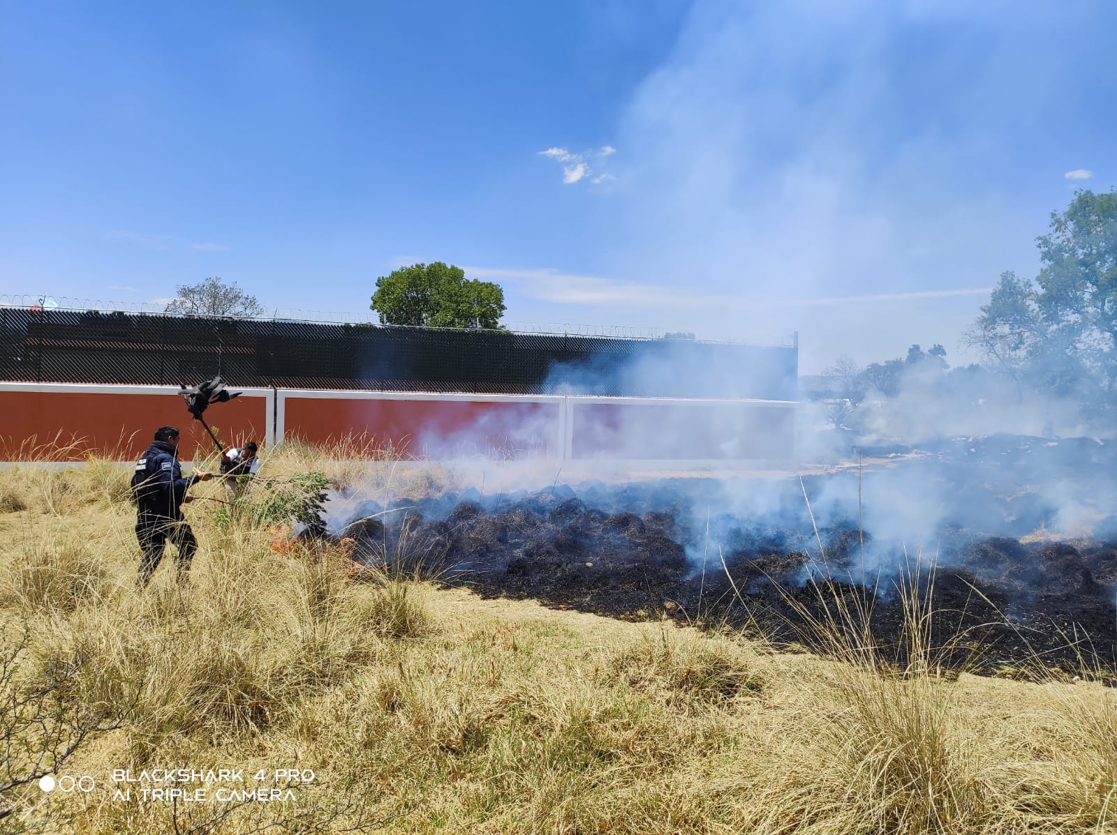 1681561230 785 Elementos de Proteccion Civil y Policia Municipal sofocan un incendio