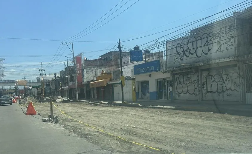 1681586757 Toma precauciones calle cerrada Av Manuel J Clouthier de Av jpg