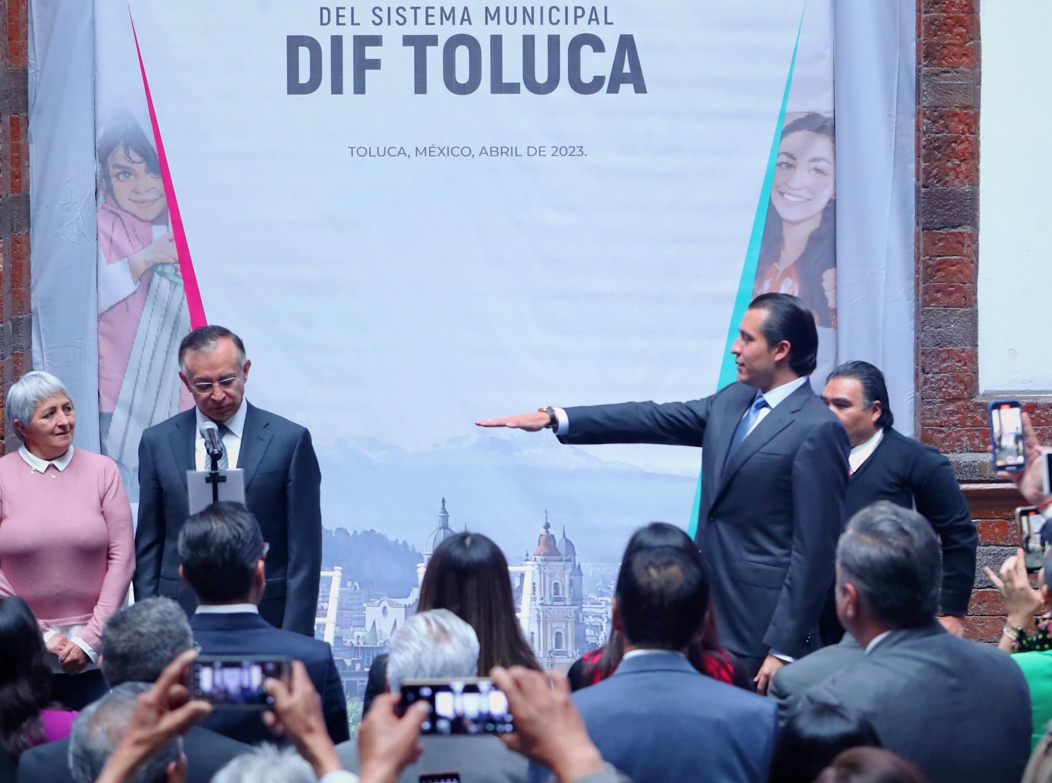 1681765880 181 Felicitamos a nuestro nuevo Presidente Honorario del DIF Toluca Ray