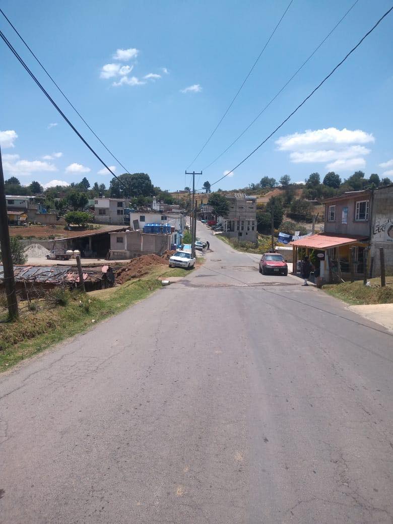 1681843879 667 Se estan realizando trabajos de bacheo en la Av Principal