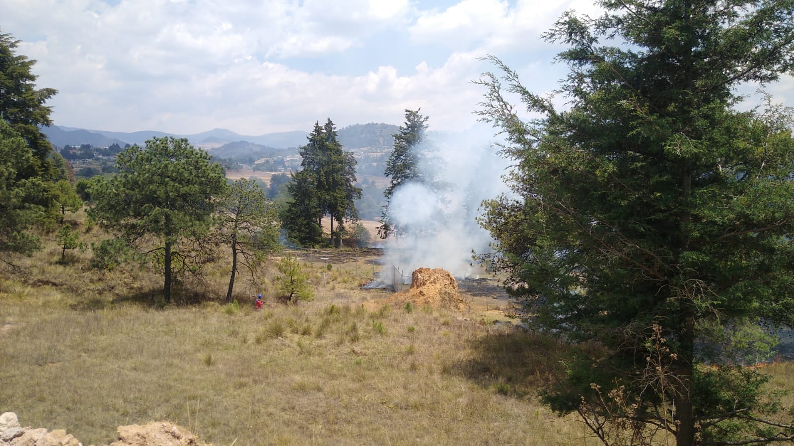 1681909881 130 Se controla y liquida incendio de pastizal en la colonia