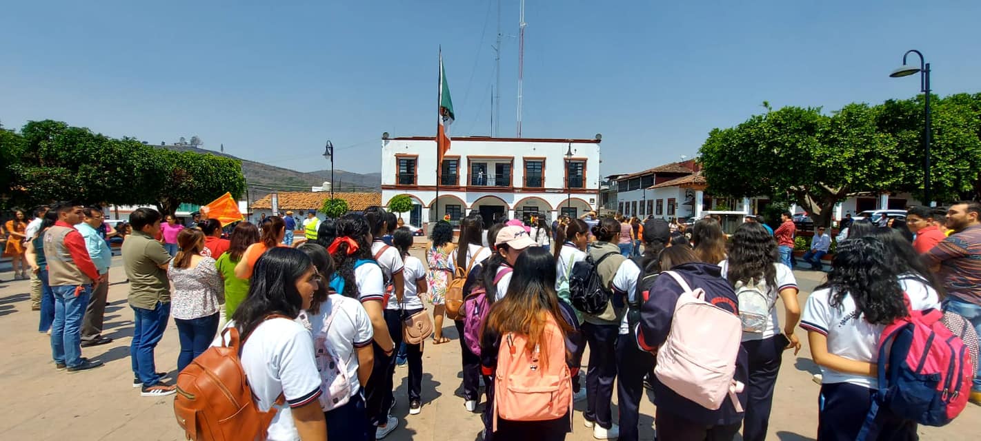 1681929624 270 Bajo la orientacion del equipo de Proteccion Civil y Bomberos