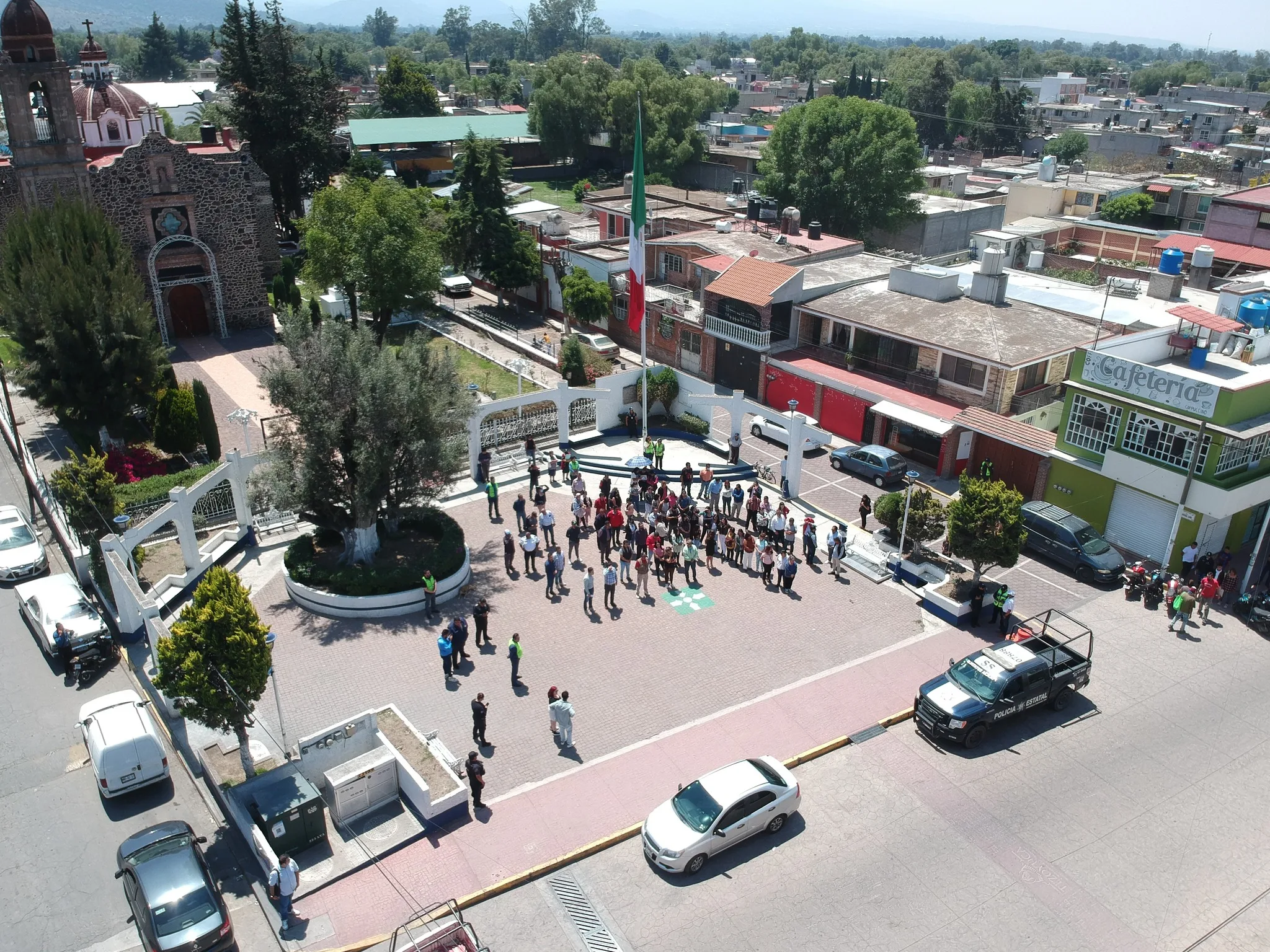 1681946263 Trabajadores del Ayuntamiento de Tezoyuca asi como ciudadanos que realizaban jpg