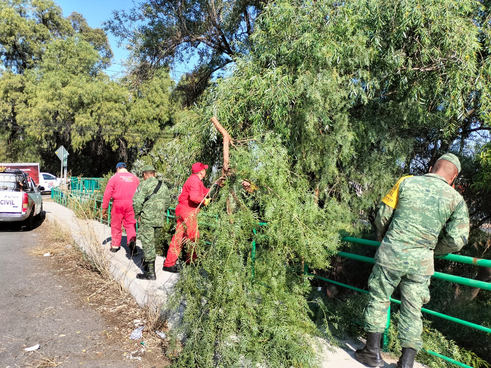 1682079447 939 Con el valioso apoyo de soldados de la 1a Compania