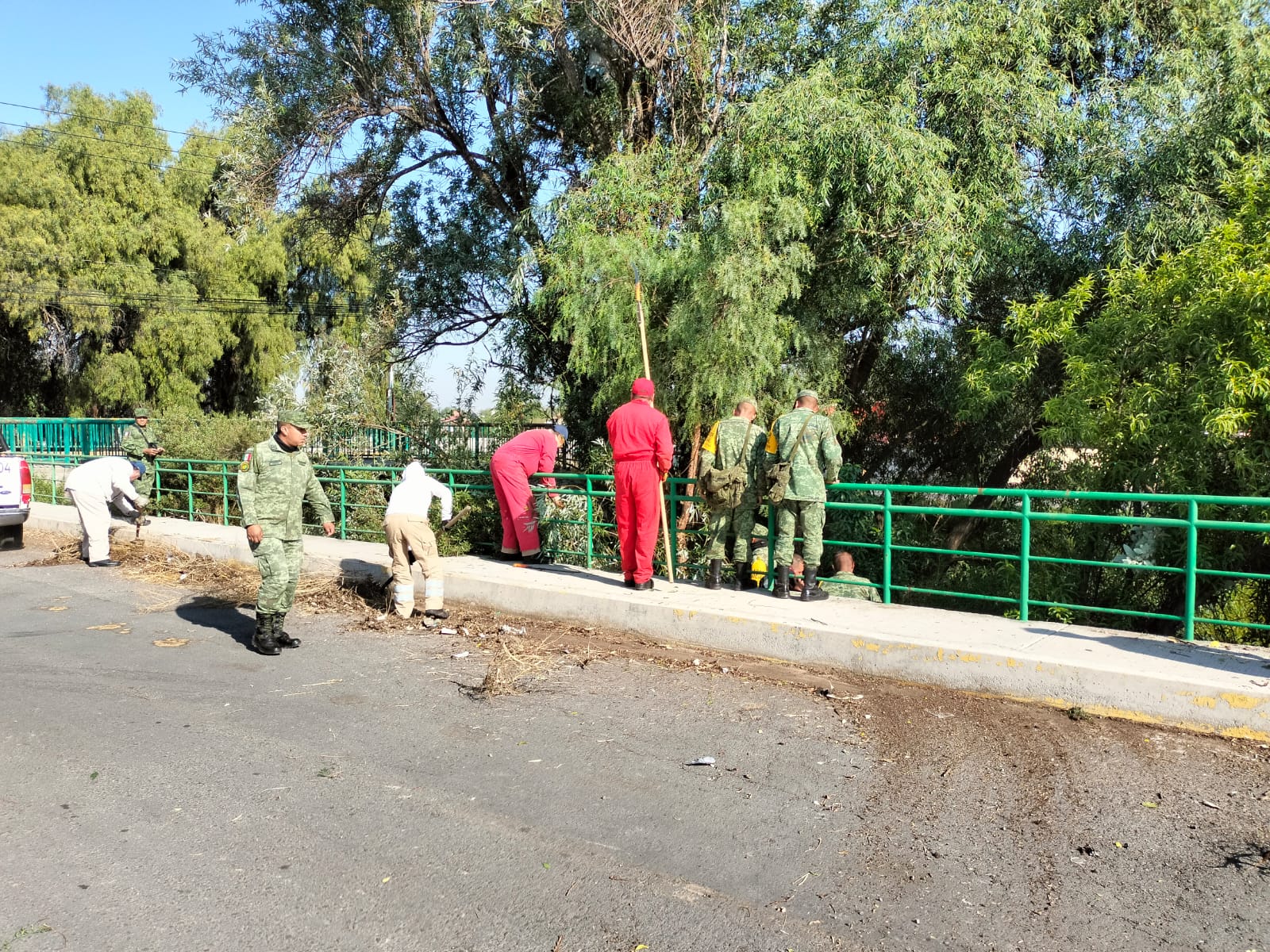 1682079459 842 Con el valioso apoyo de soldados de la 1a Compania