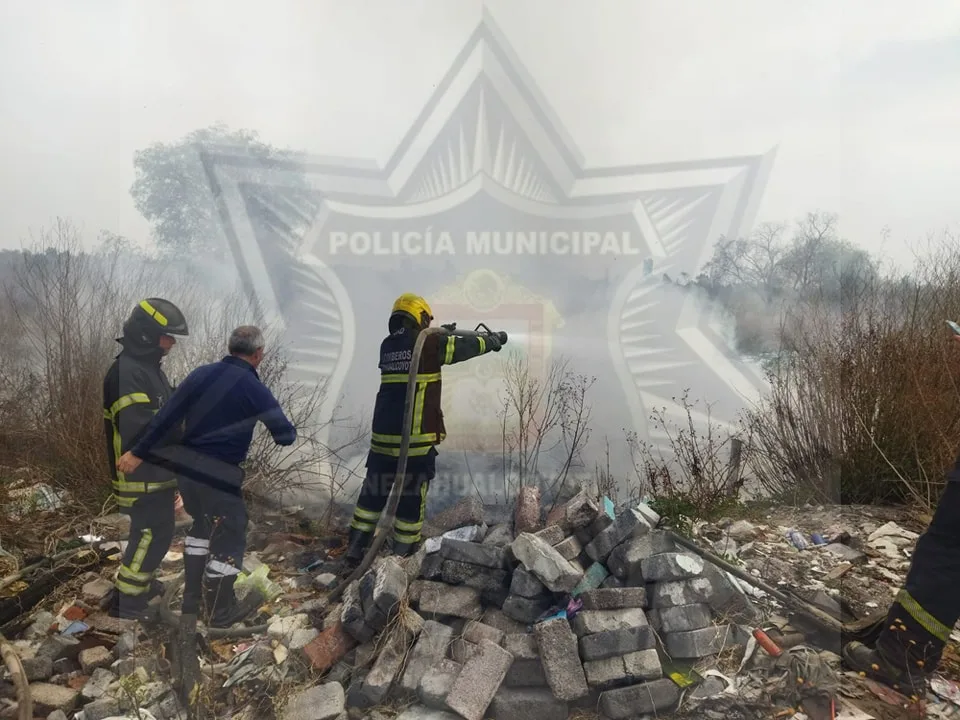 1682189243 AlMomento Elementos del cuerpo de Bomberos y Grupo Titanes jpg