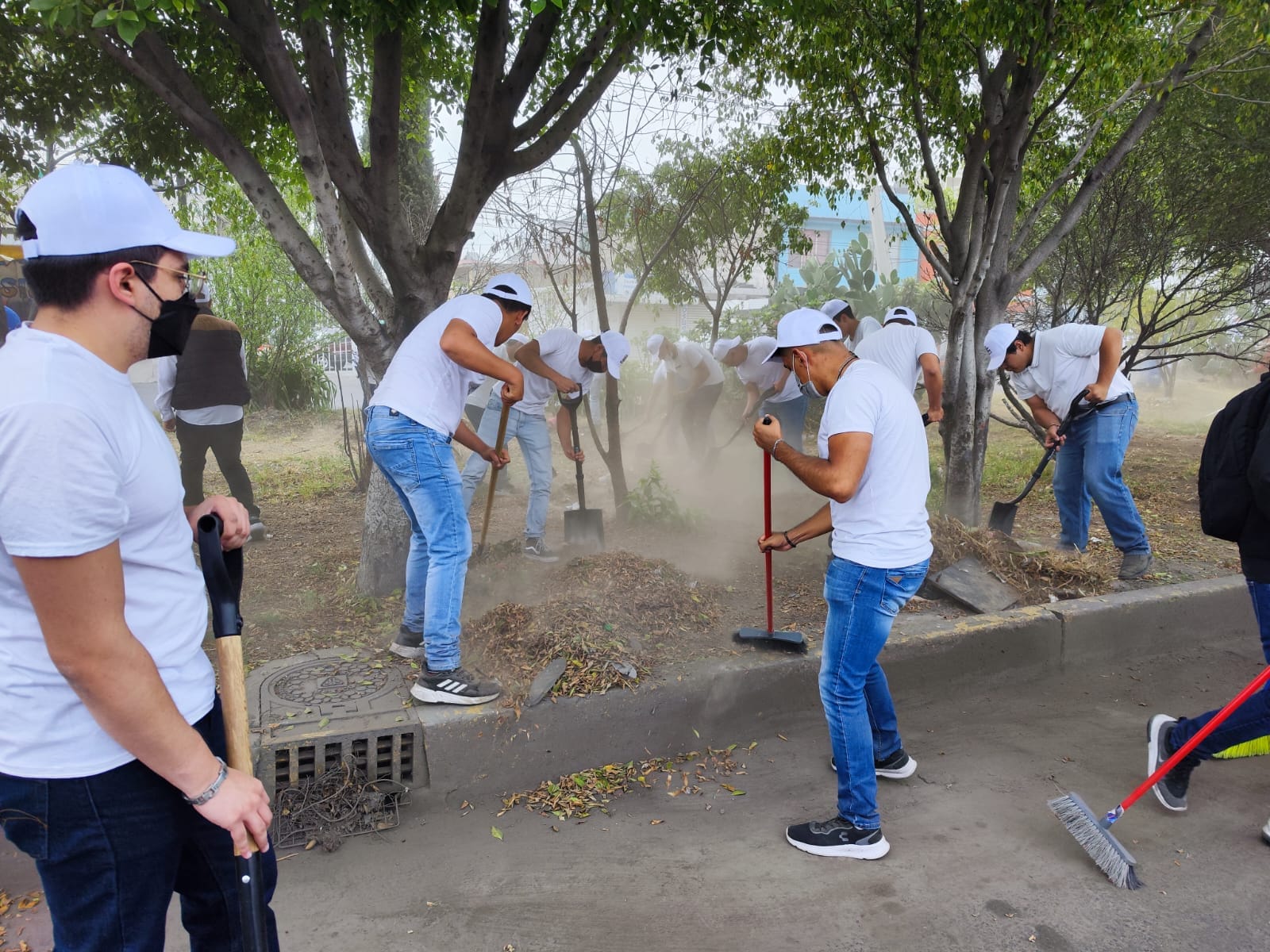 1682259560 781 Jovenes reclutas del ServicioMilitarNacional brindaron su esfuerzo a la comunid