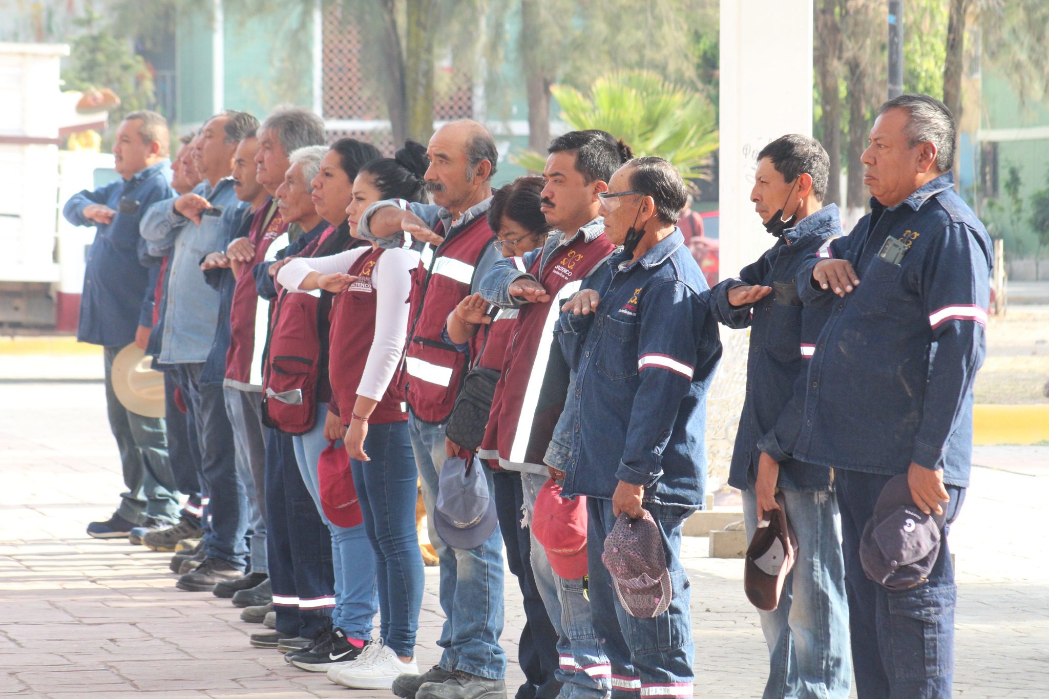 1682356583 178 Se llevo a cabo esta manana honores a la Bandera