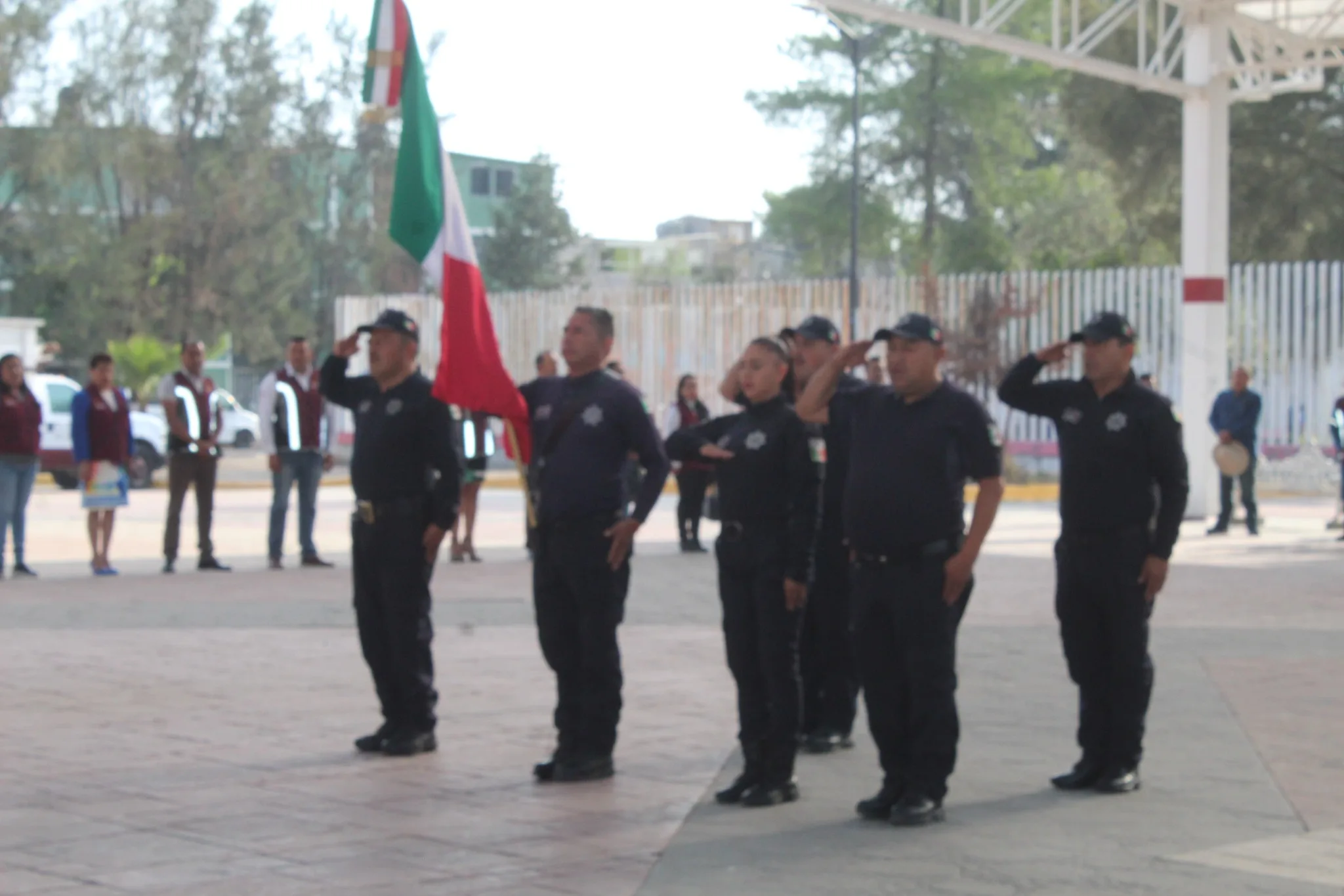 1682356660 Se llevo a cabo esta manana honores a la Bandera jpg