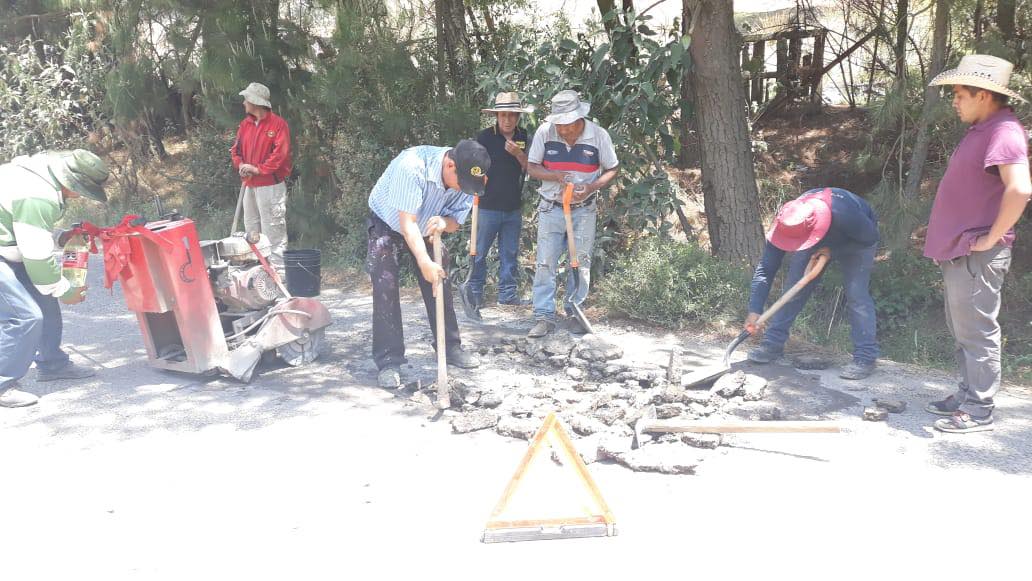 1682599403 207 Vecinas y vecinos que transitan por Santa Clara de Juarez