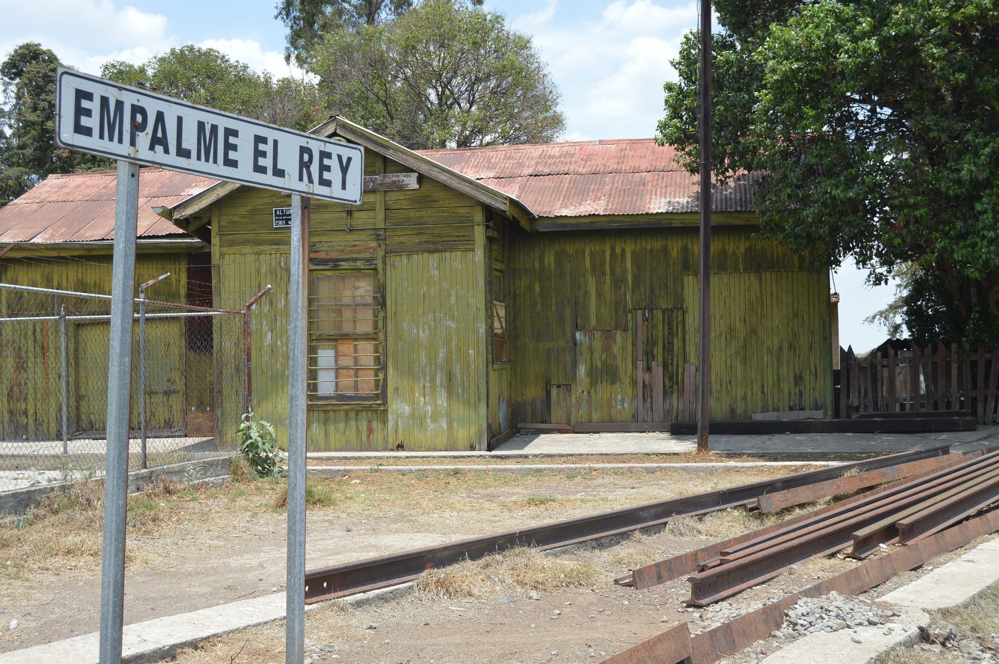 1682605825 916 ¿Conoces la antigua estacion Empalme del Rey Se trata de