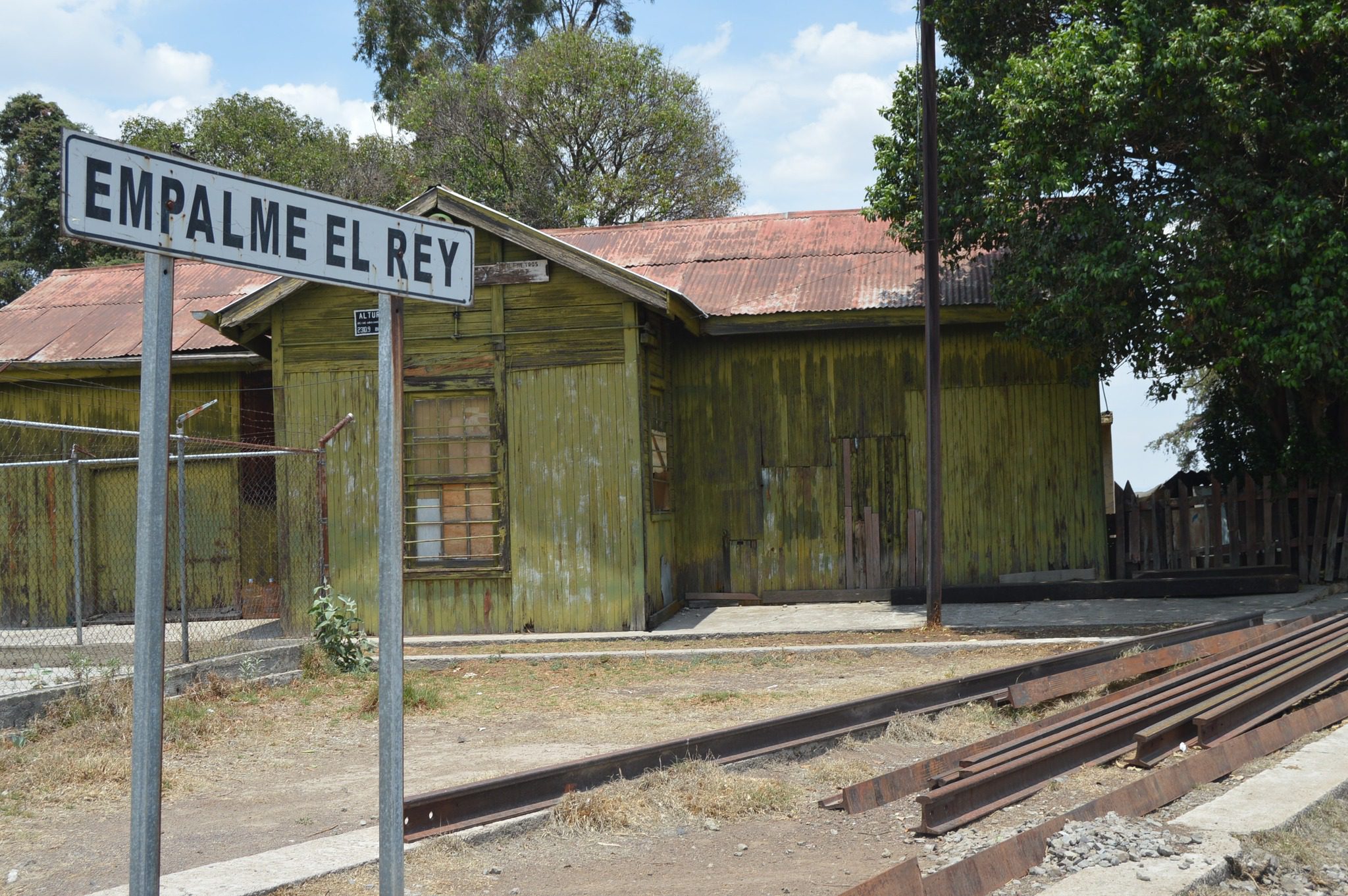 1682605831 719 ¿Conoces la antigua estacion Empalme del Rey Se trata de