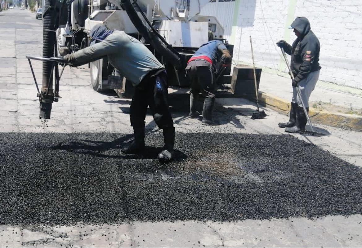 1682622919 370 Seguimos avanzando con los trabajos de bacheo para que transites