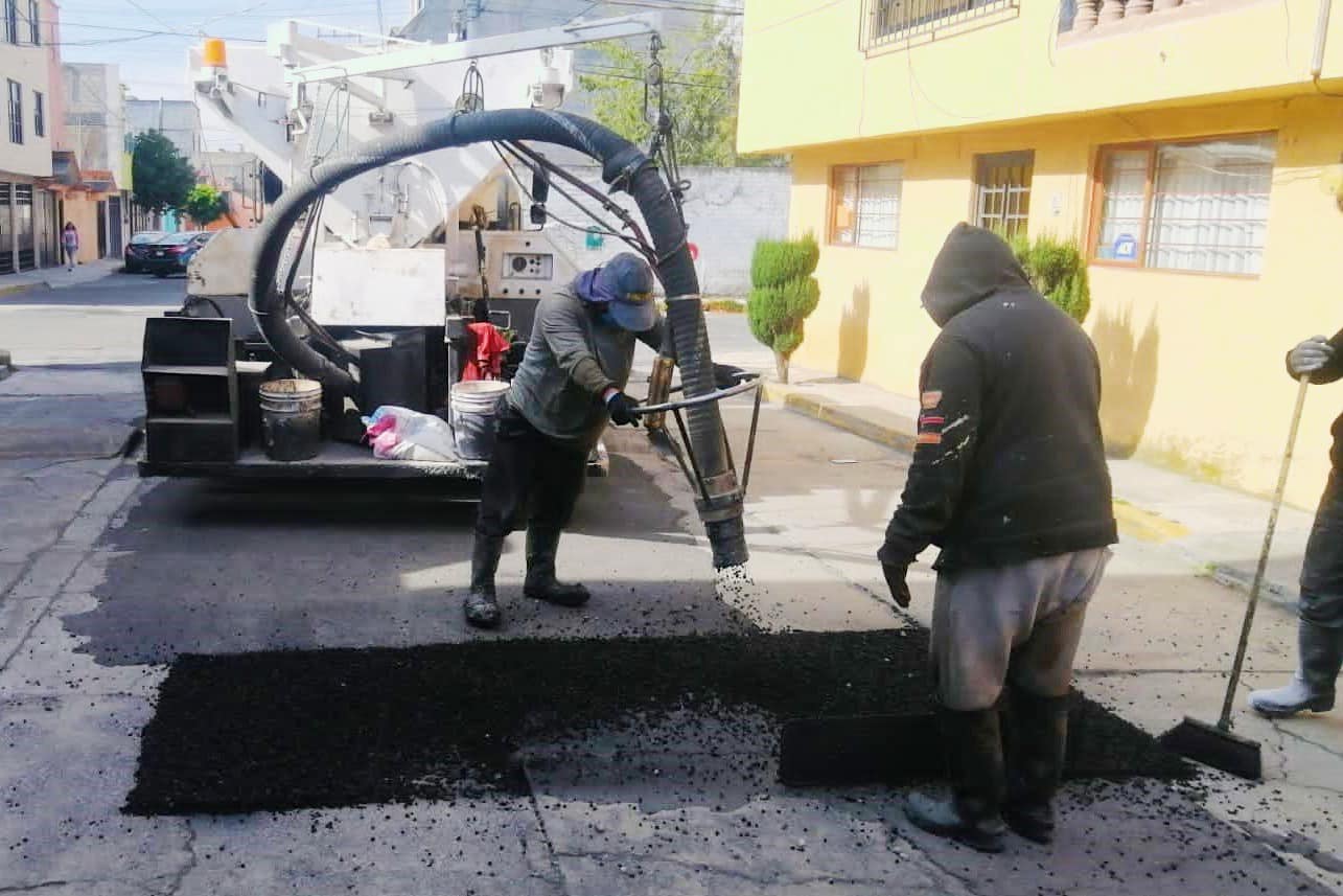 1682622927 242 Seguimos avanzando con los trabajos de bacheo para que transites