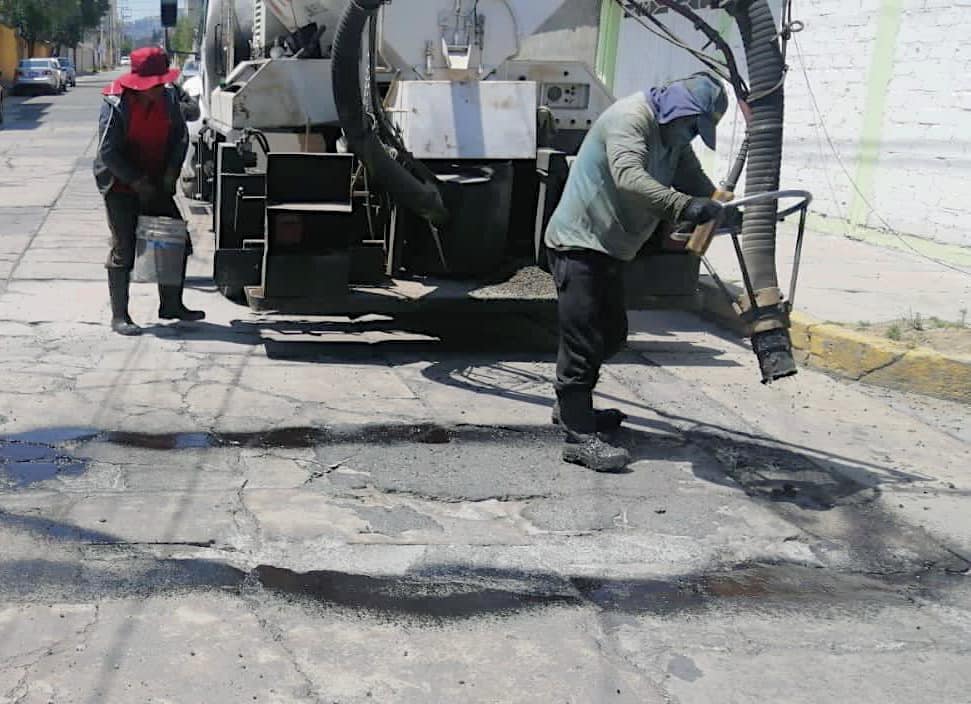 1682622939 967 Seguimos avanzando con los trabajos de bacheo para que transites