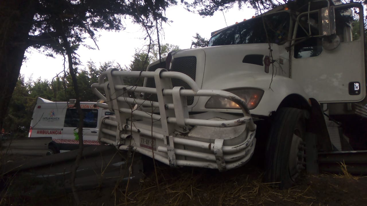 1682686819 585 TomaPrecauciones Percance vehicular en la carretera Ixtlahuaca Toluca