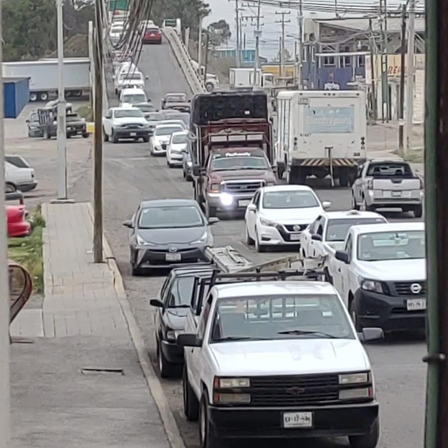 1682686825 775 TomaPrecauciones Percance vehicular en la carretera Ixtlahuaca Toluca