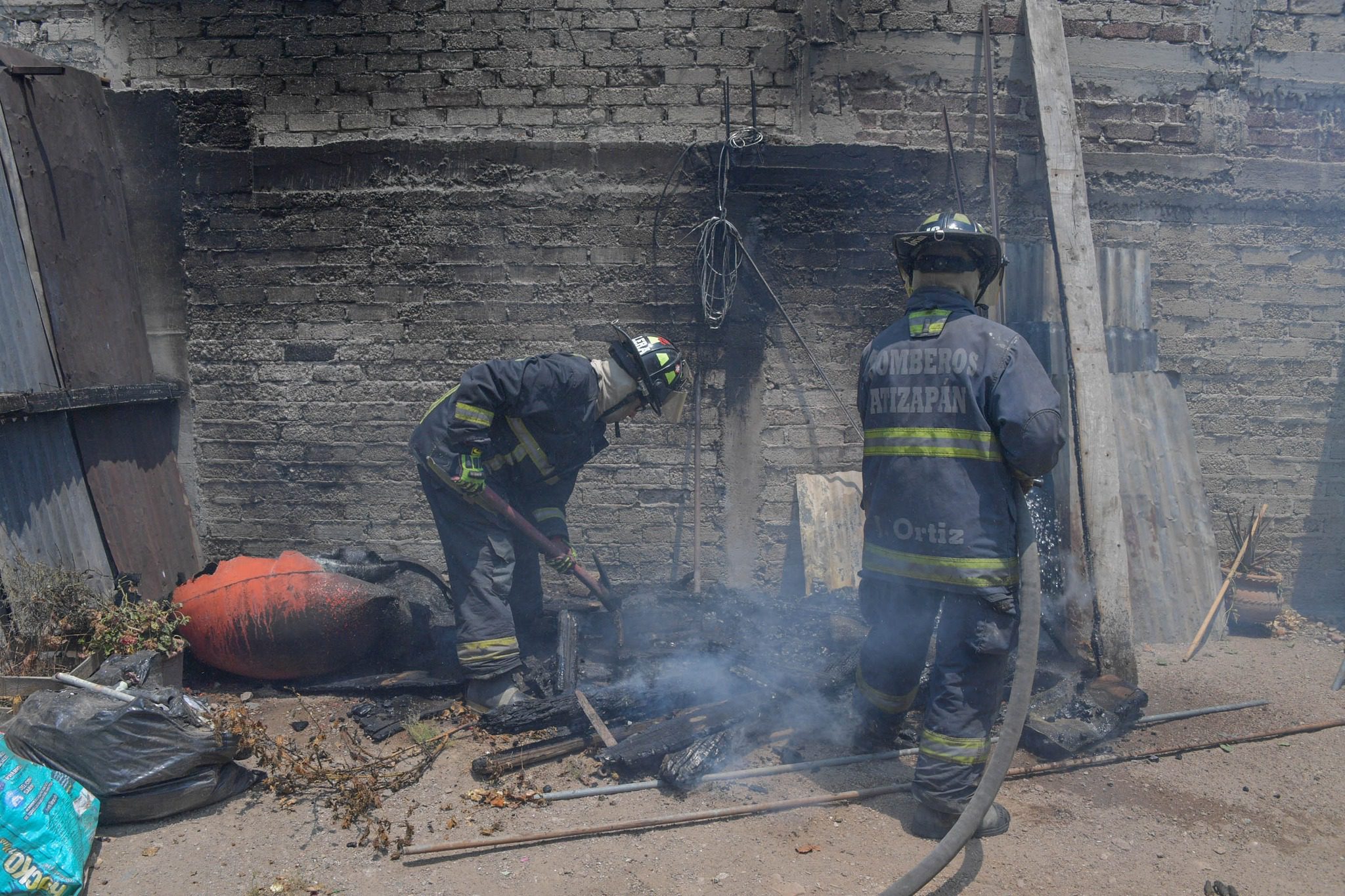 1682698238 608 ATIENDEN BOMBEROS DE ATIZAPAN DE ZARAGOZA INCENDIO EN CASA HABITACION