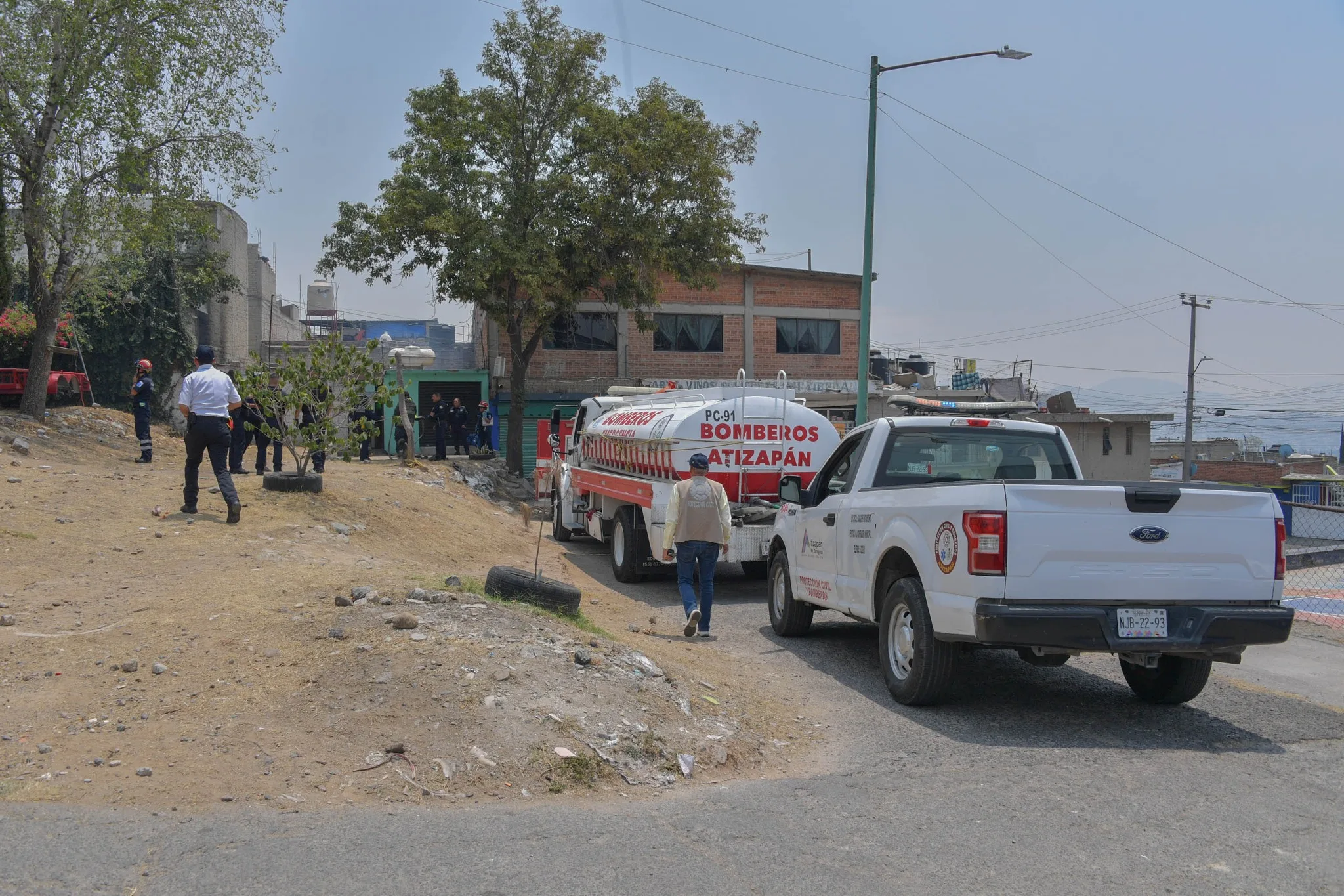 1682698291 ATIENDEN BOMBEROS DE ATIZAPAN DE ZARAGOZA INCENDIO EN CASA HABITACION jpg