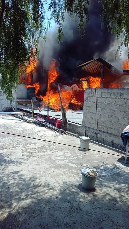 1682861954 UltimaHora Bomberos de nuestra Direccion de ProteccionCivil controlaron un i jpg