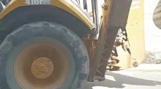 Con picos palas escobas y con apoyo de una tractor jpg