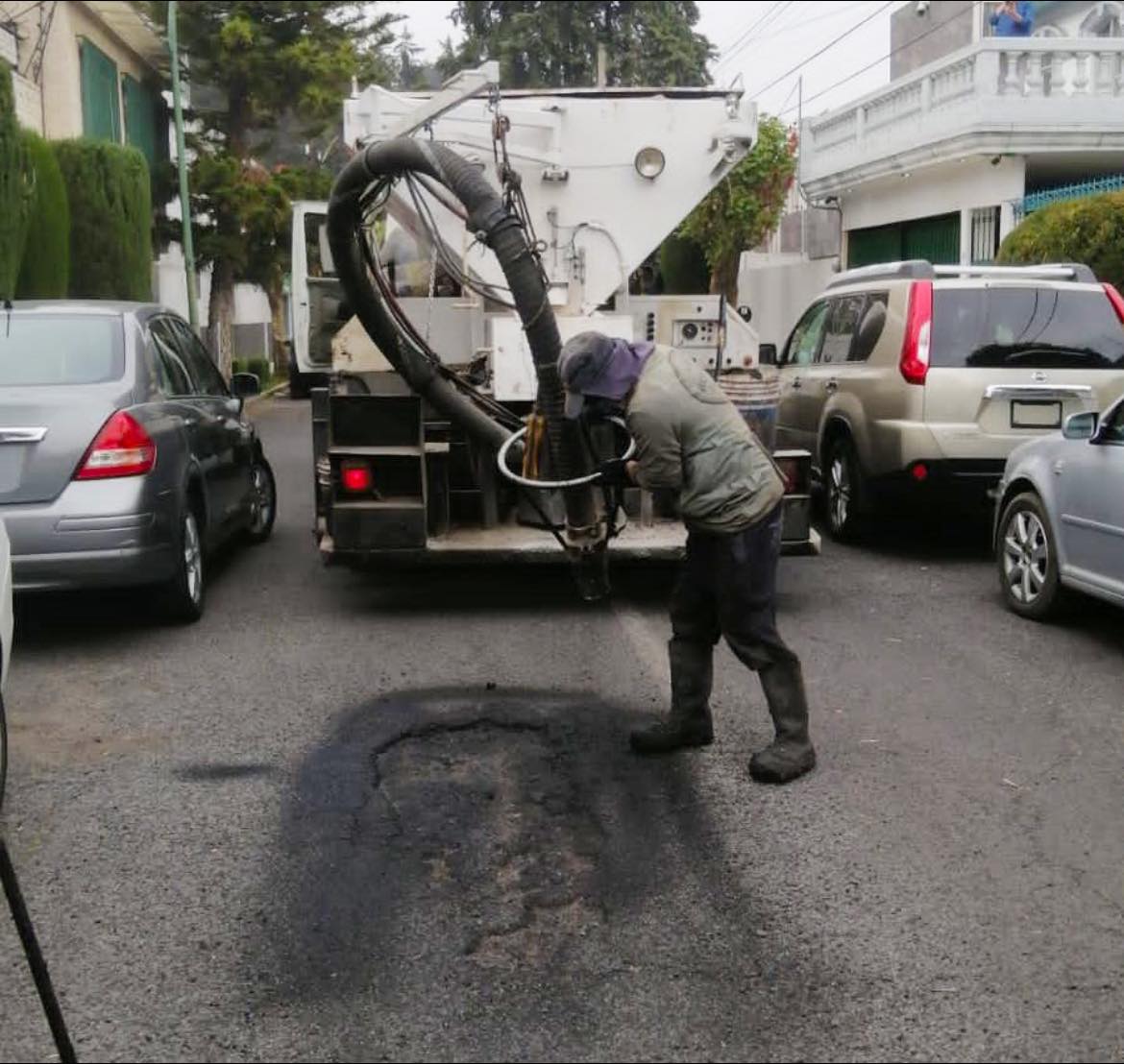 1682984843 576 Los trabajos de bacheo en las calles de Toluca siguen