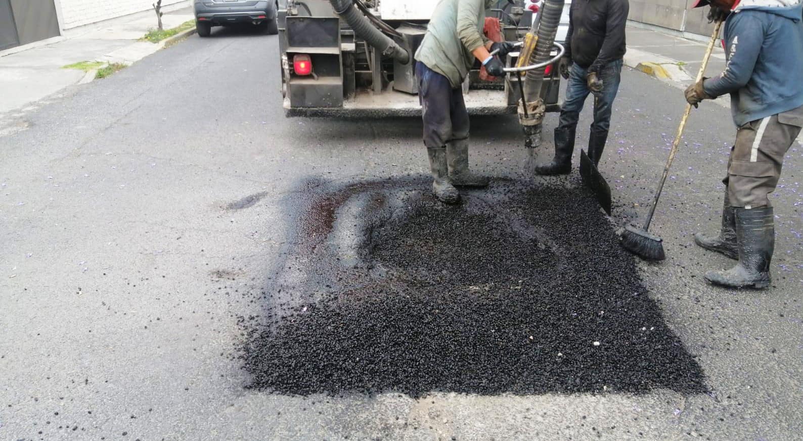 1682984849 615 Los trabajos de bacheo en las calles de Toluca siguen