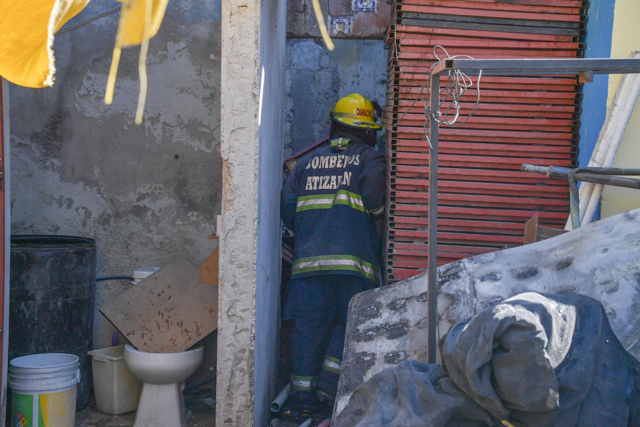 1683045637 617 Atizapan de Zaragoza Elementos de Bomberos controlan un incendio