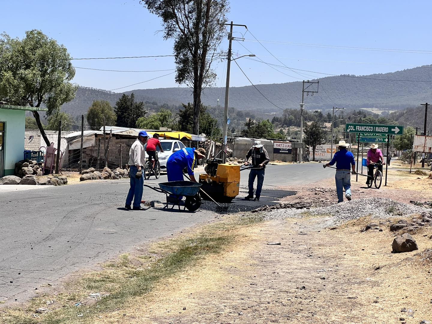 1683063079 Vecinas y vecinos se esta llevando a cabo el bacheo