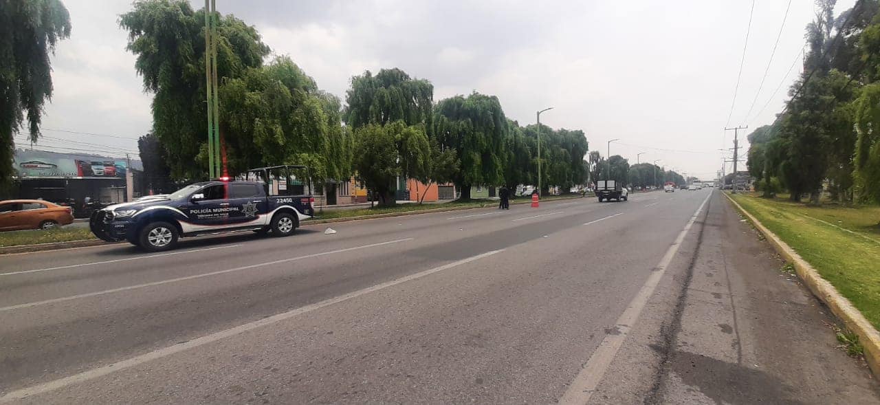 1683231504 507 ¡Hombres trabajando Extrema precauciones al conducir sobre el Boulevard Narciso