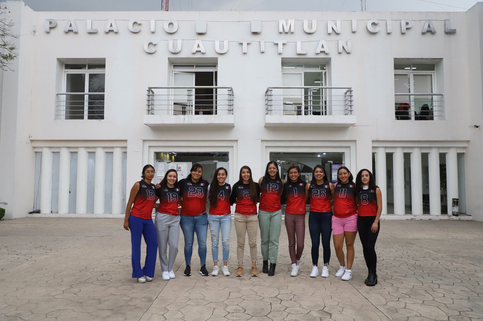 1683378036 258 El equipo femenil PIONERS L´HOSPITALET de futbol flag estrena nueva