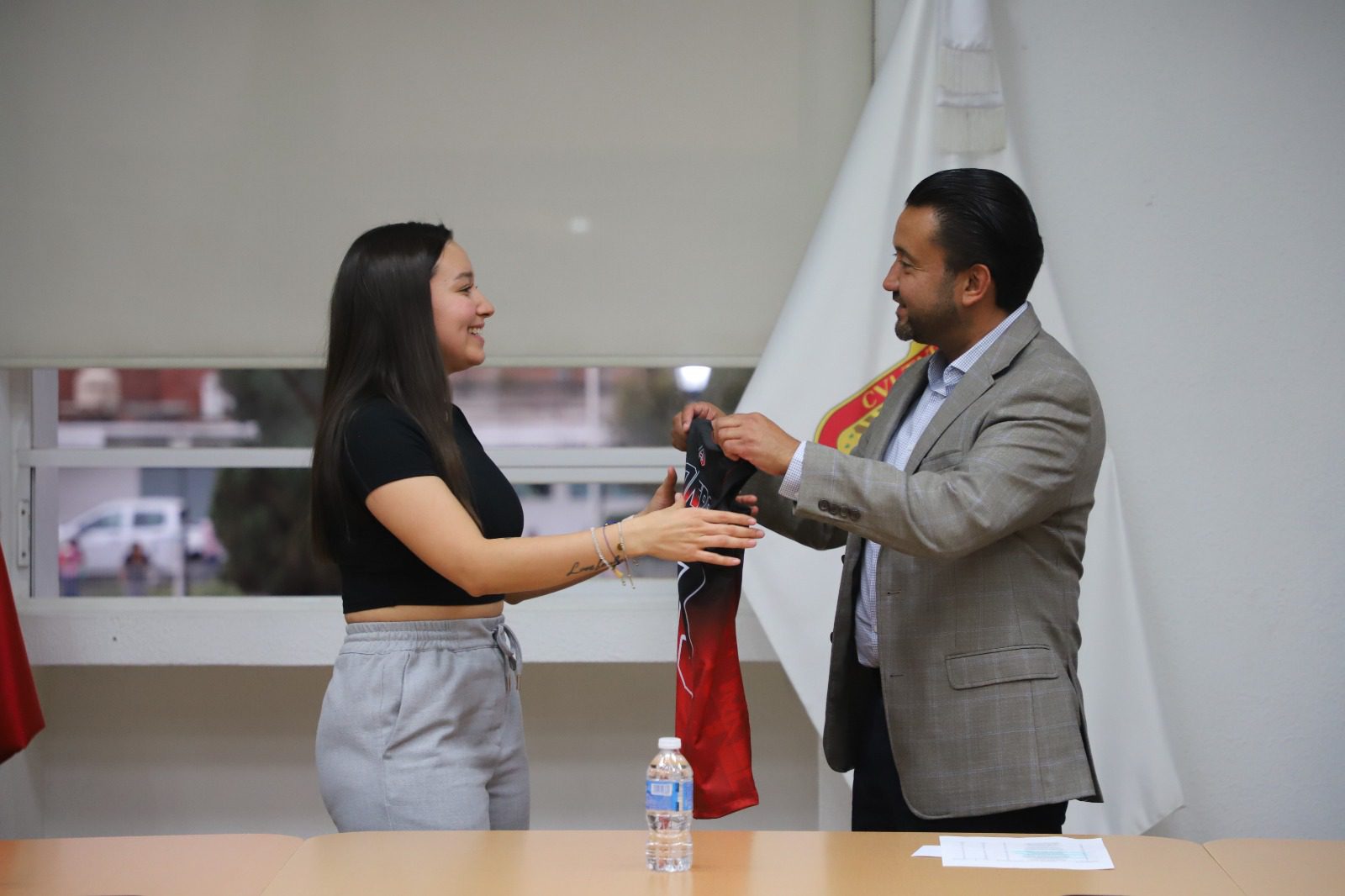 1683378043 384 El equipo femenil PIONERS L´HOSPITALET de futbol flag estrena nueva