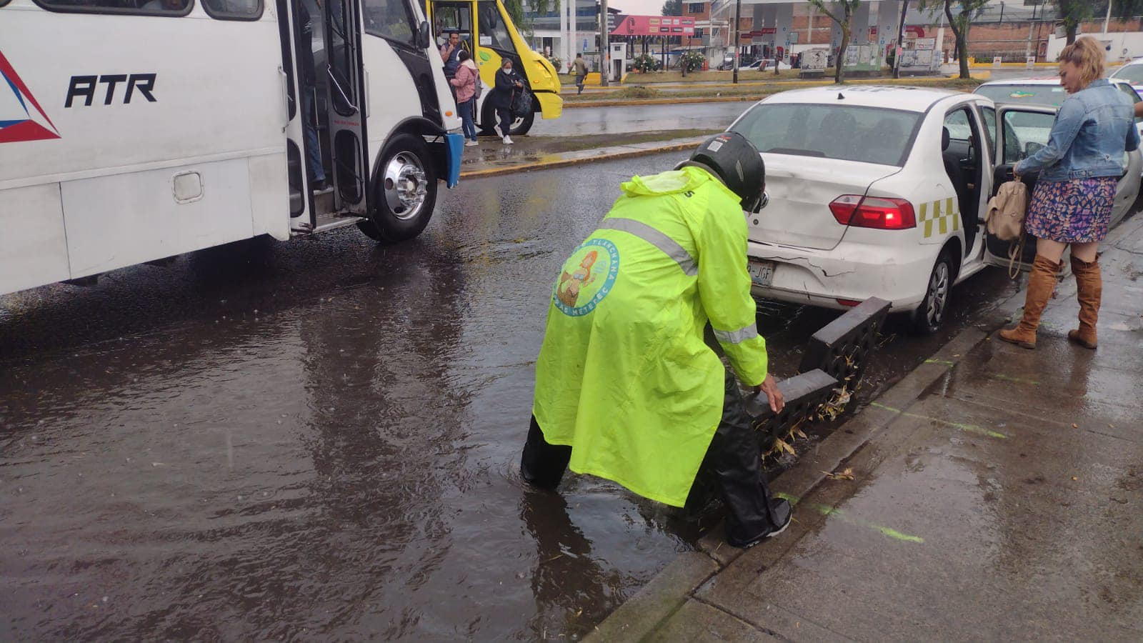 1683413298 446 Recuerda manejar con precaucion Ante cualquier contingencia o emergencia marca