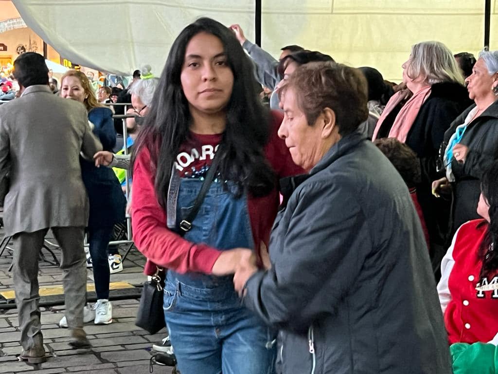 1683571944 991 Moviendo el bote en la Plaza Juarez con La Sonora