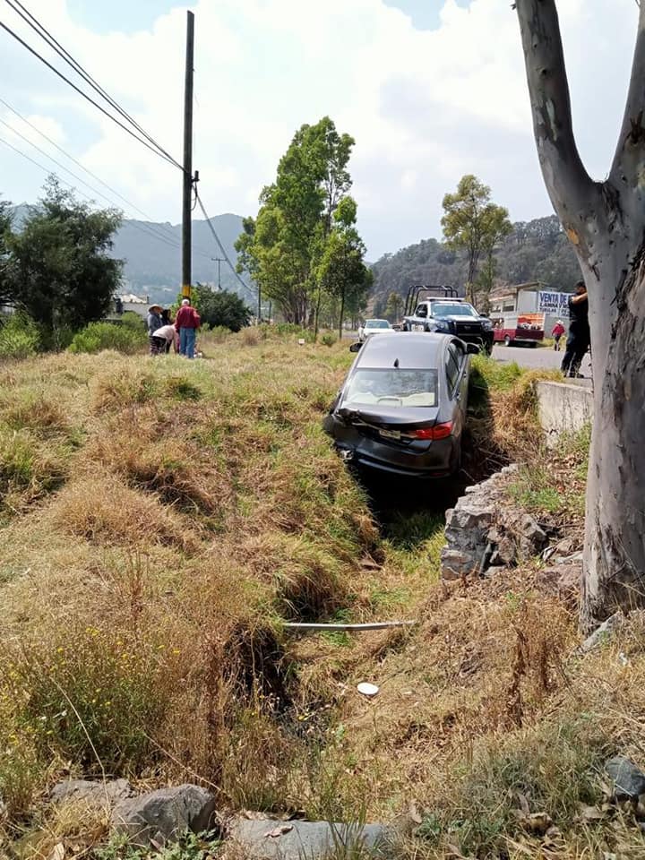 1683655167 476 Se atiende un incidente en la carretera Atlacomulco Temascalcingo ya se