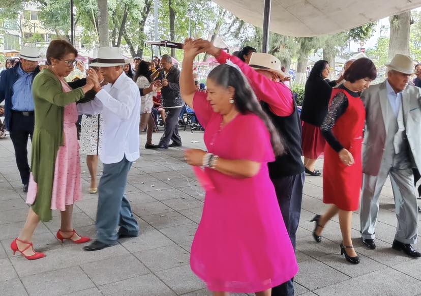 1683812728 296 La lluvia no detiene las TardesDelDanzon en el Jardin Municipal