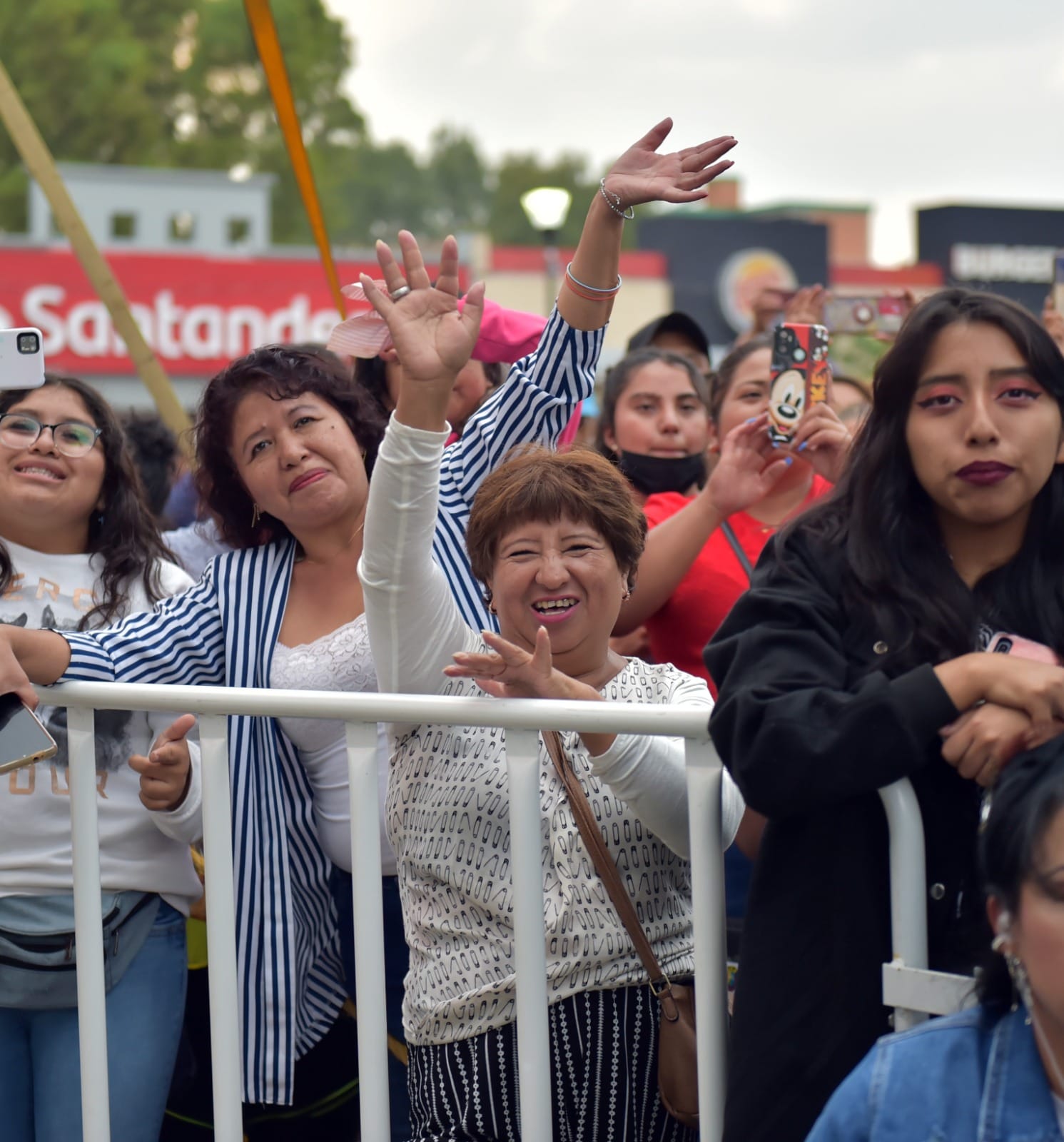 1683844774 922 ¡Zooona riiiiiikaaaaa La fiesta no para en la explanada municipal