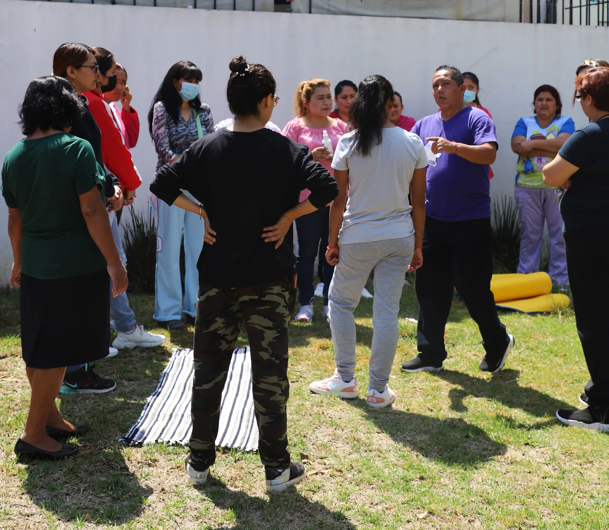 1684006945 Vecinas y vecinos de la cerrada Nogales del fraccionamiento Alamos jpg