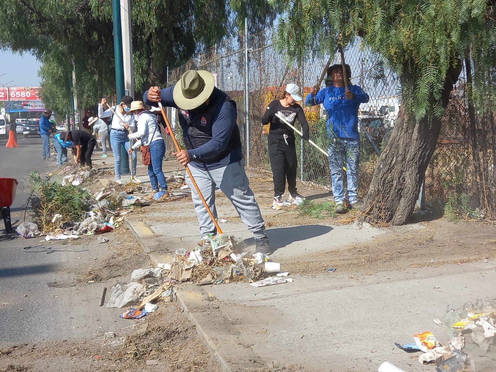 1684021292 796 GOBIERNO DE CHIMALHUACAN REALIZA JORNADA DE LIMPIEZA EN CARRETERA FEDERAL