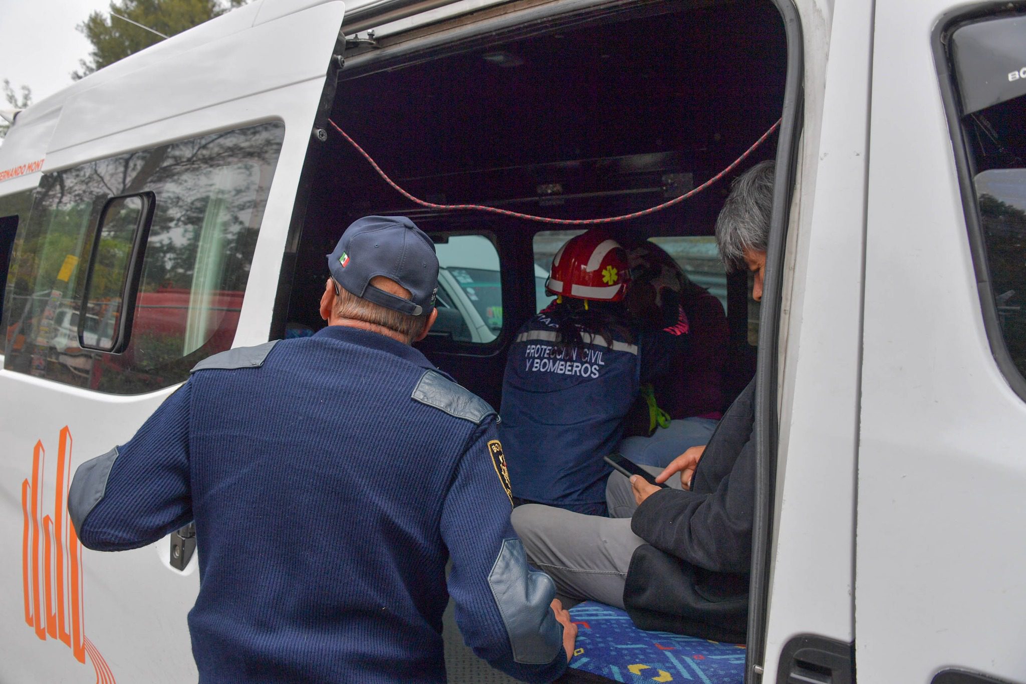 1684528280 348 Bomberos y Paramedicos Atienden accidente en la carretera Nicolas Romero Atiza