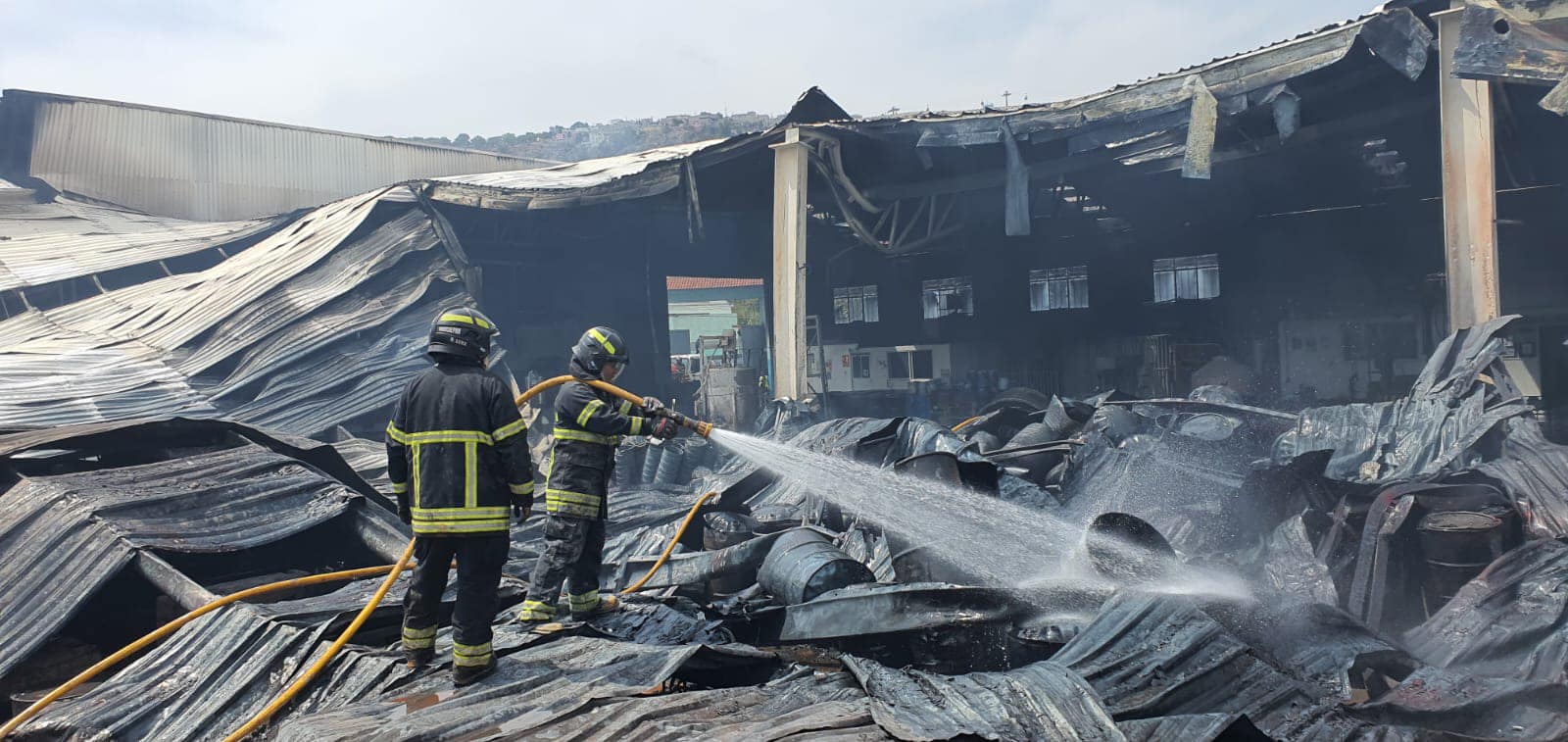 1684588698 511 Bomberos Naucalpan apoyan en Incendio Industrial a Bomberos de Ecatepec