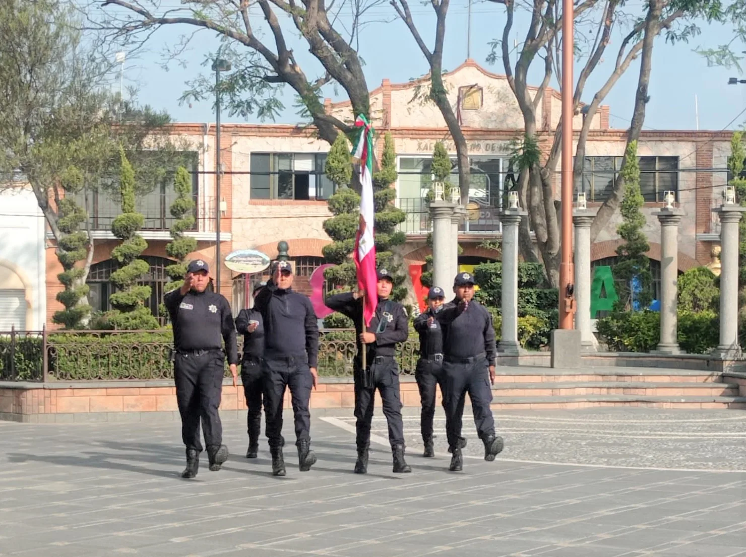 1684787415 Se llevo a cabo esta manana honores a la Bandera jpg